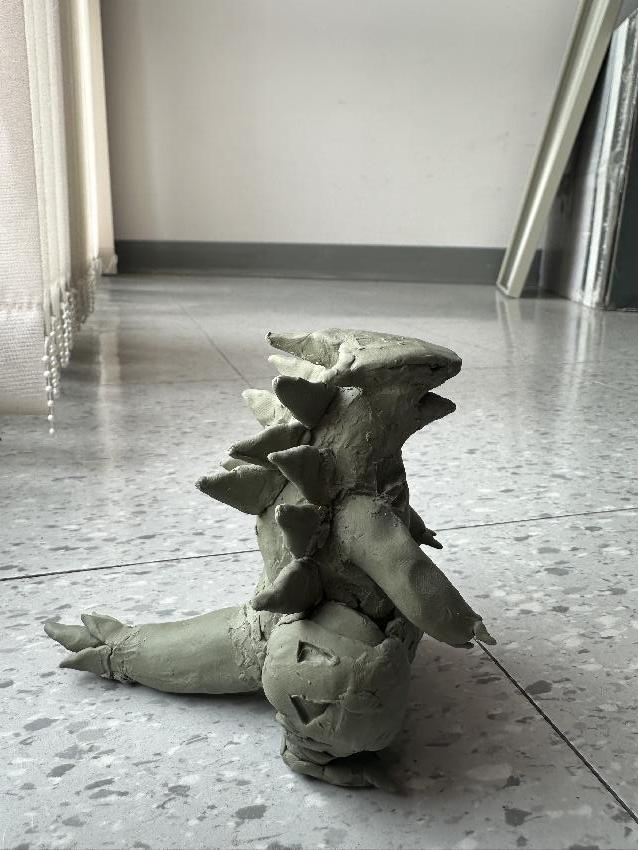 Ttar side profile (right)