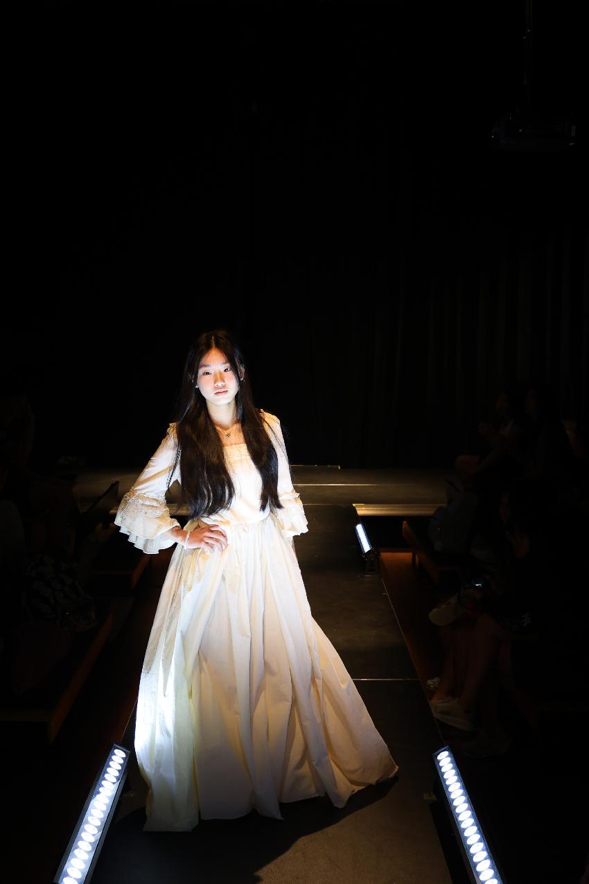 Fittings & Runway Photos for Cinematic Silhouette