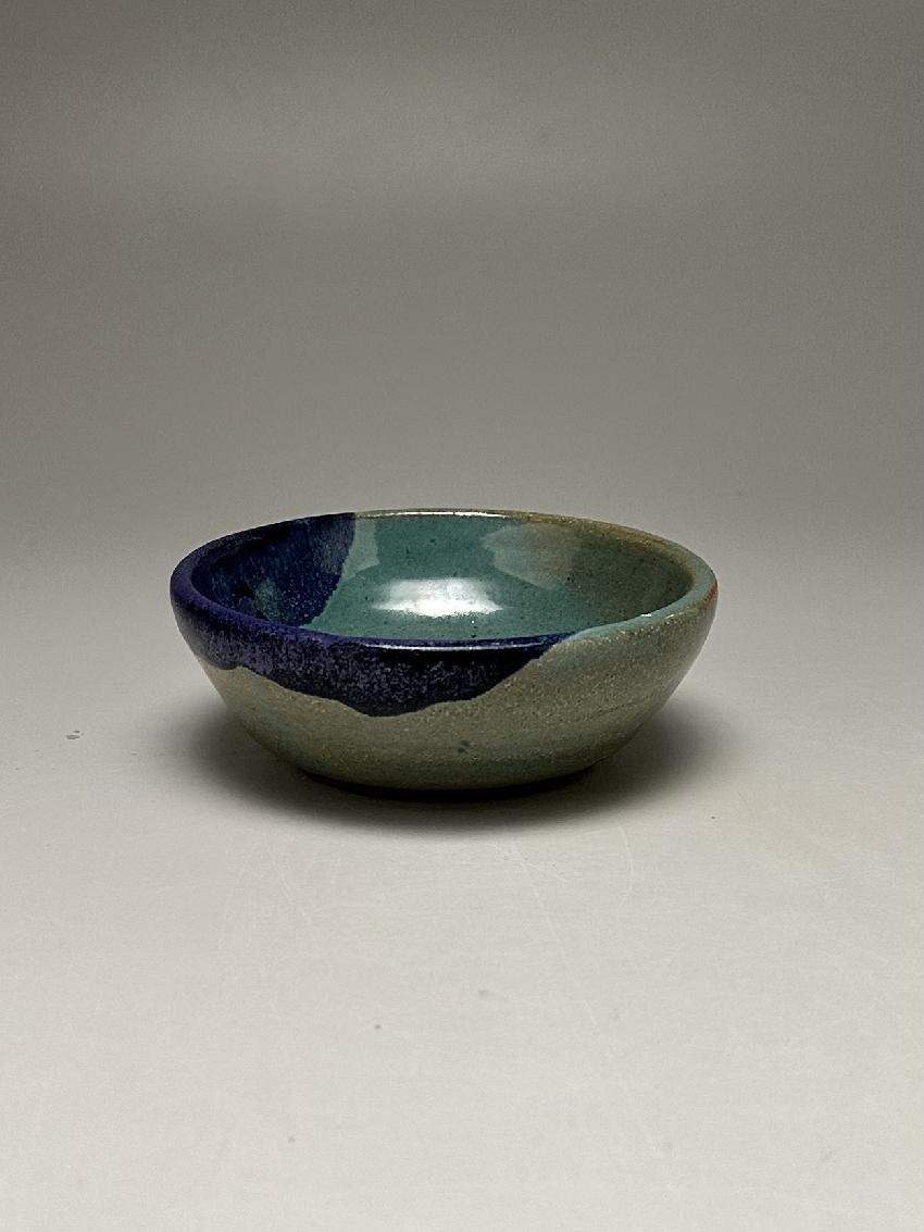 Foundation throwing glazed